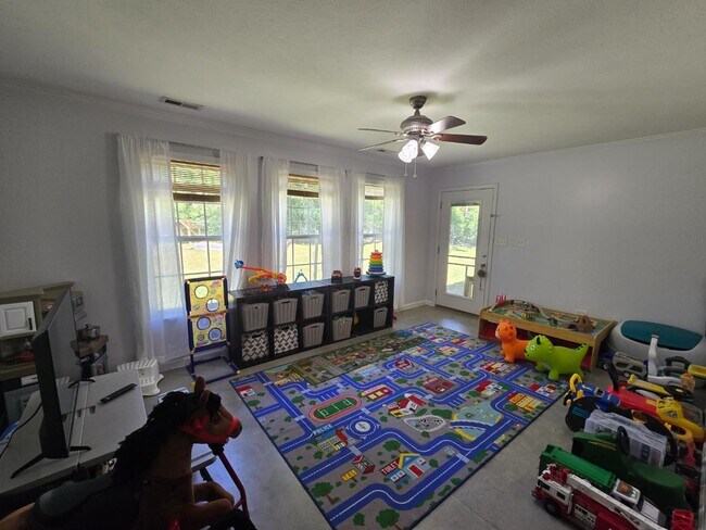 Building Photo - 441 Corsegan Rd