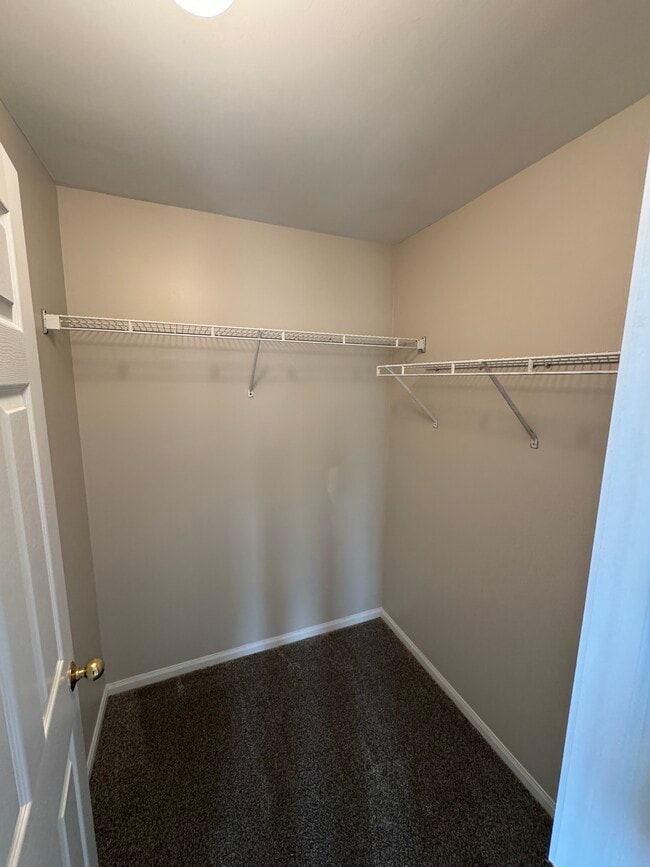 Walk In Closet Master Bedroom - 350 Wethington Dr