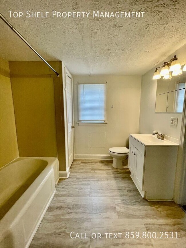 Building Photo - Quaint Two Bedroom House in Harrodsburg