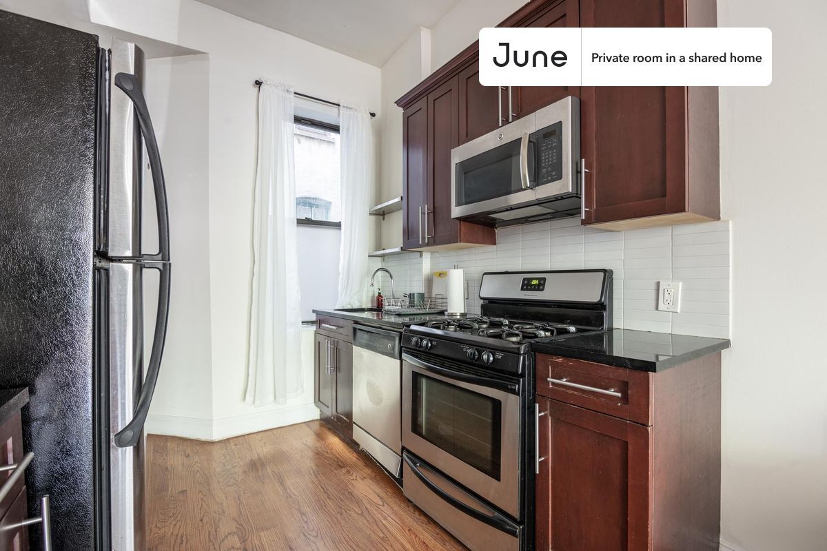 Building Photo - Room in Shared 4 bed/1 bath home