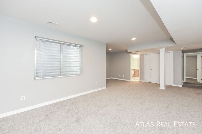 Building Photo - 8015 Ferncliff Dr