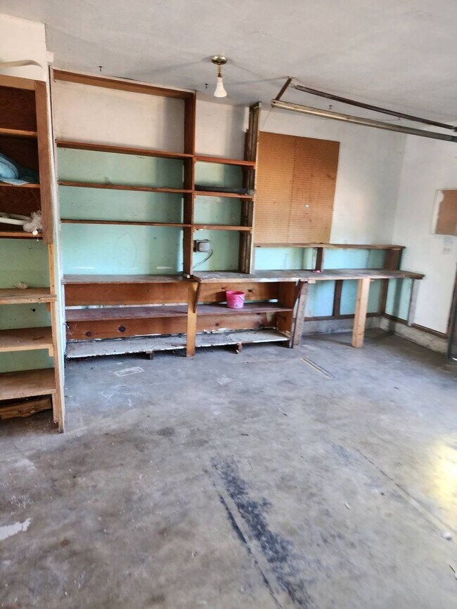 Building Photo - 1496 NW Almira St