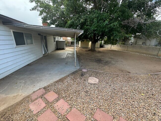 Building Photo - 10321 Santa Paula Ave NE