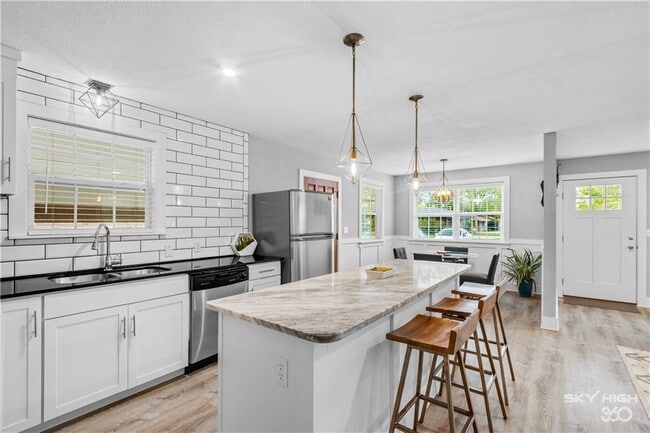 Building Photo - 1305 SE Benton St