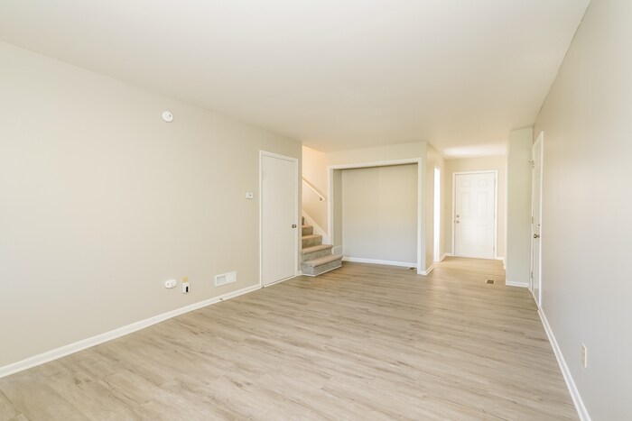 Building Photo - 472 Tailholt Ln