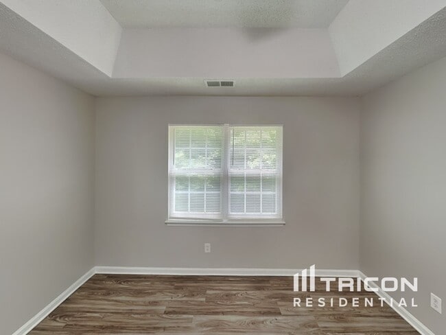 Building Photo - 8800 Willow Crest Dr