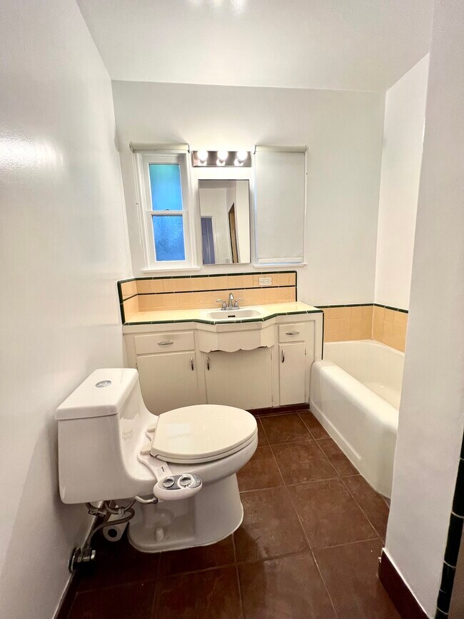 Building Photo - 13900 Burbank Blvd