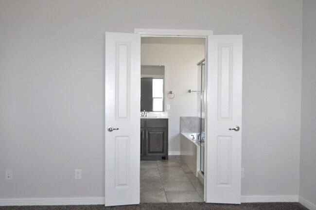 Building Photo - 548 Dunster Ln