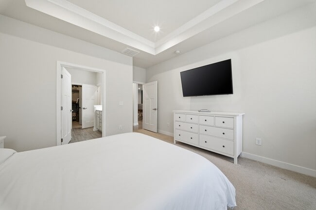 Building Photo - 1617 Catbird Ln