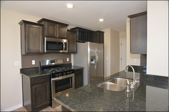 Building Photo - 806 TS Daniel Cadena Dr