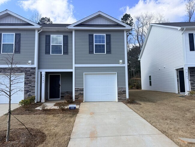 Building Photo - Beautiful Townhome in Charlotte