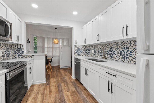 Building Photo - 12750 SW 4th Ct