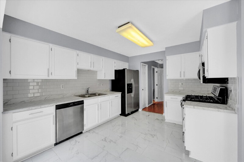 Building Photo - 27 Preakness Ct