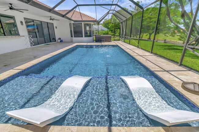 Building Photo - 10099 Canoe Brook Cir