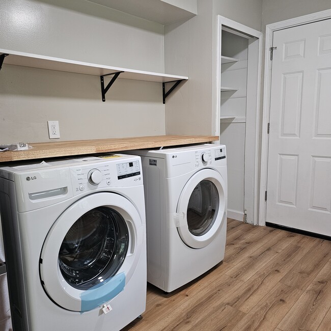 Building Photo - 2931 Spring Hill Dr