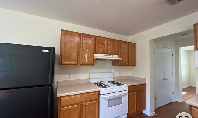 Building Photo - 940 Goldenrod St
