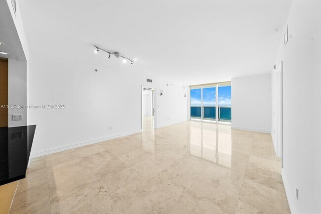 Building Photo - 1830 S Ocean Dr