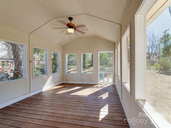 Building Photo - 4917 White Oak Rd