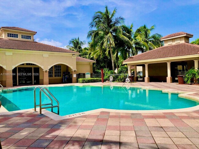 Building Photo - 2557 Centergate Dr