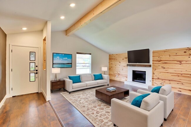 Building Photo - 7002 Skynook Dr