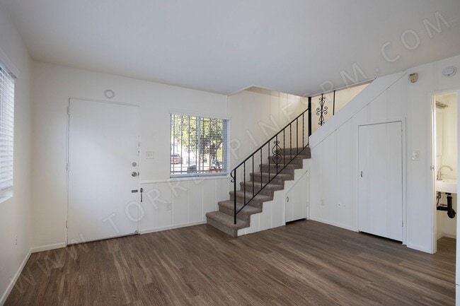 Building Photo - OPEN HOUSE: 12/13 10:30-11:30AM ~ Pacific Beach 2BR Townhome w/ Parking!