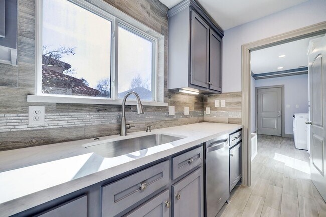 Building Photo - 12903 Figaro Dr