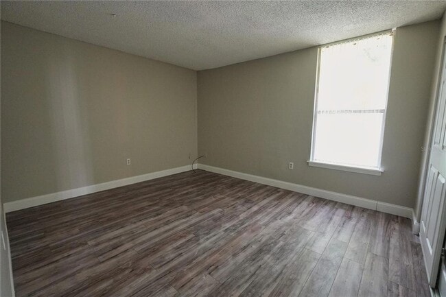 Building Photo - 512 Orange Dr