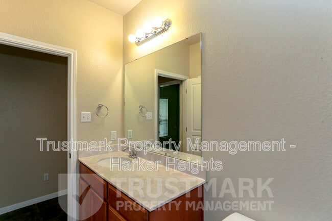 Building Photo - 8121 Iron Gate Dr
