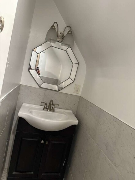 Building Photo - 305 Woodside Ave