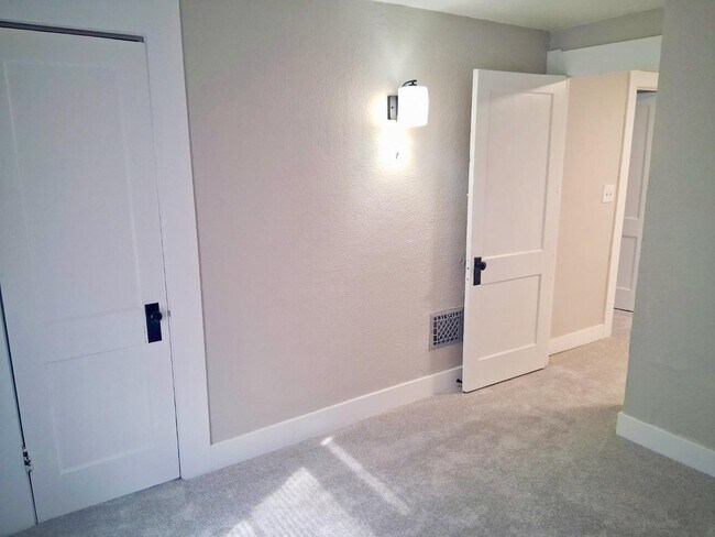 Building Photo - 1812 Kensington Rd