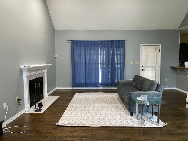 Building Photo - Room in 3 Bedroom Townhome at Cressingham Ct
