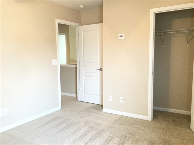 Building Photo - 10820 River Oaks Dr NW