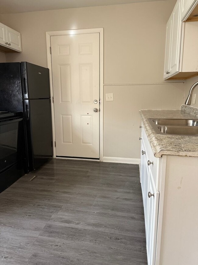 Building Photo - 2 bedrooms/ Nashville