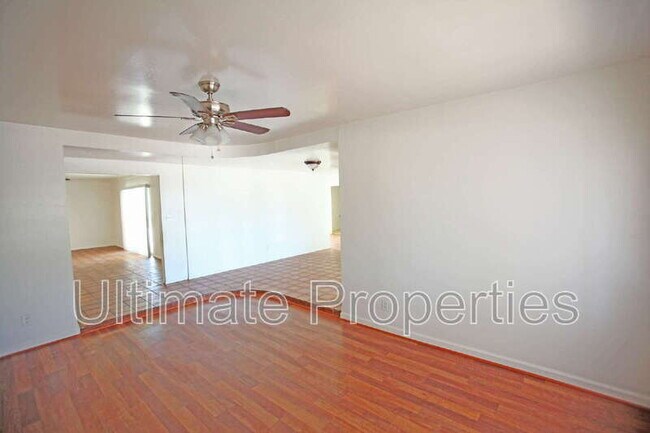 Building Photo - 8702 E Sells Dr