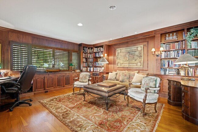 Building Photo - 1539 Shoreline Dr