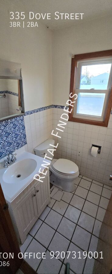 Building Photo - 335 Dove St