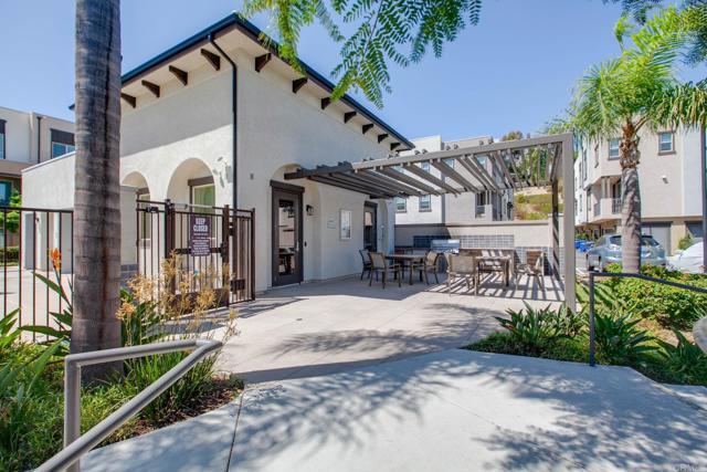 Building Photo - 2460 Solara Ln