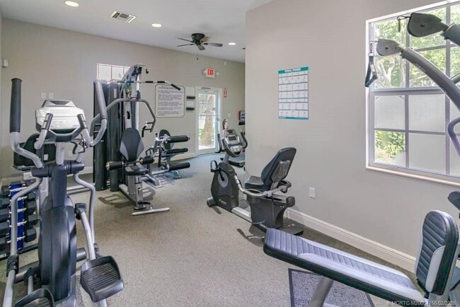 Building Photo - 356 SE Bloxham Way