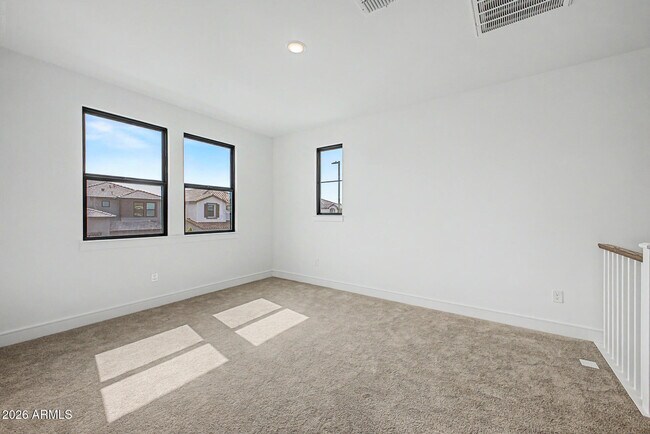 Building Photo - 1131 E Yellowstone Pl