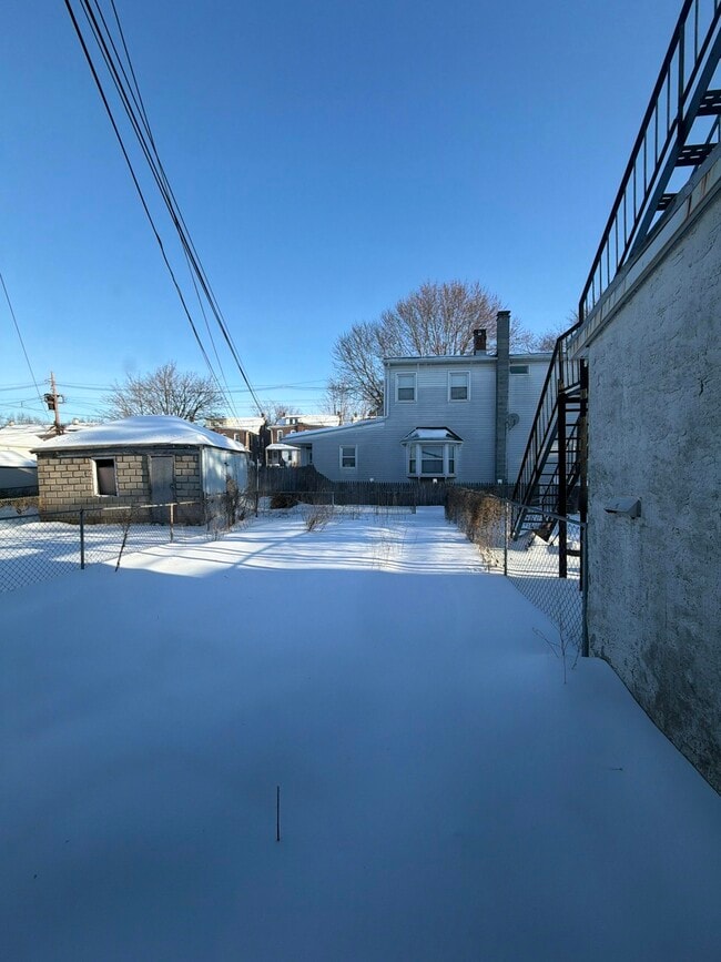 Building Photo - 3 W 4th St