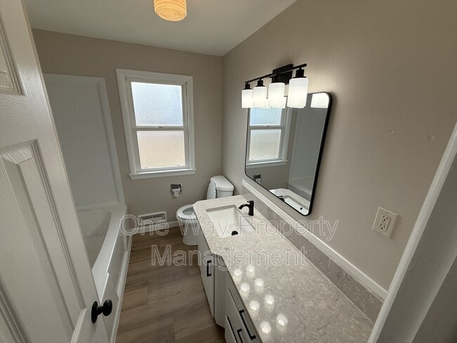 Building Photo - 820 35th Ave Ct