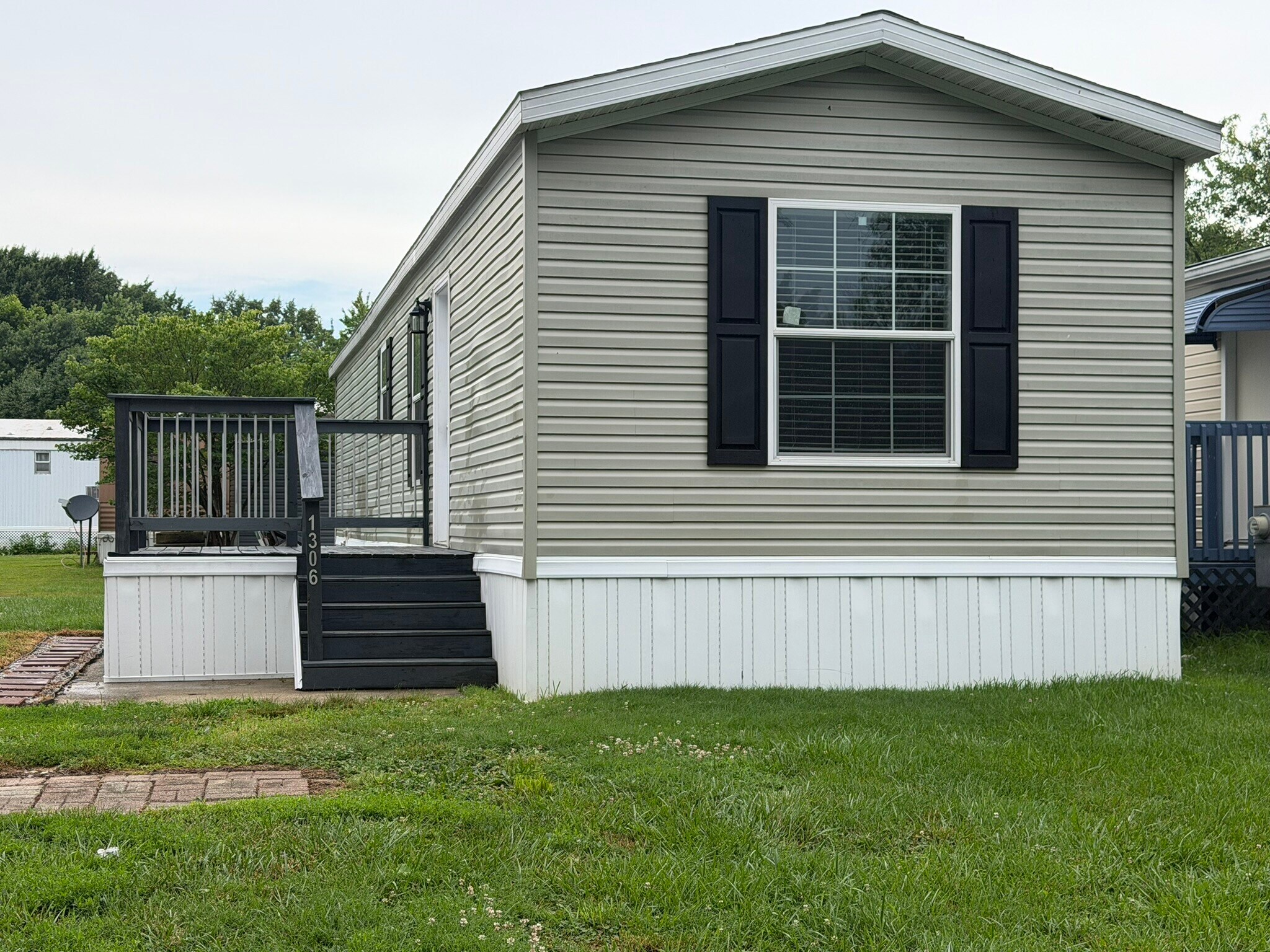 Building Photo - 1306 Scenic Dr