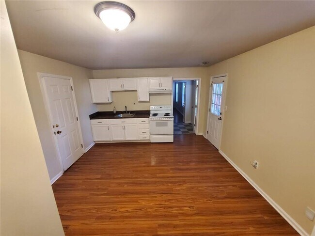 Building Photo - 5450 Twin Lakes Dr