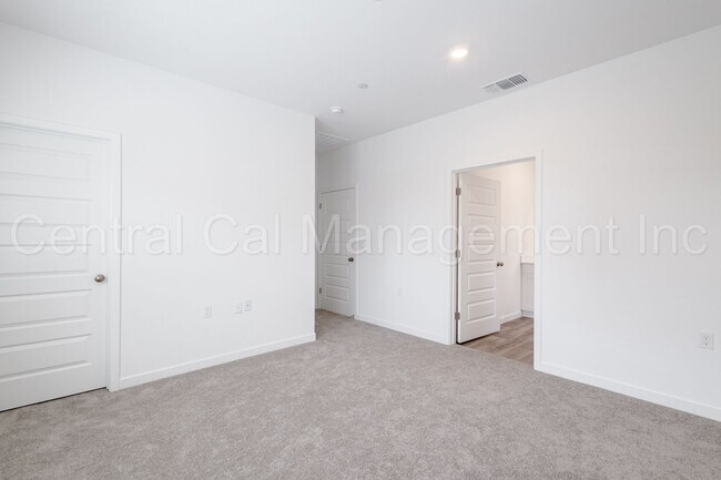 Building Photo - 4 Bedroom/2 Bath Home with Paid Solar in the Southwest - $2650 Per Month!