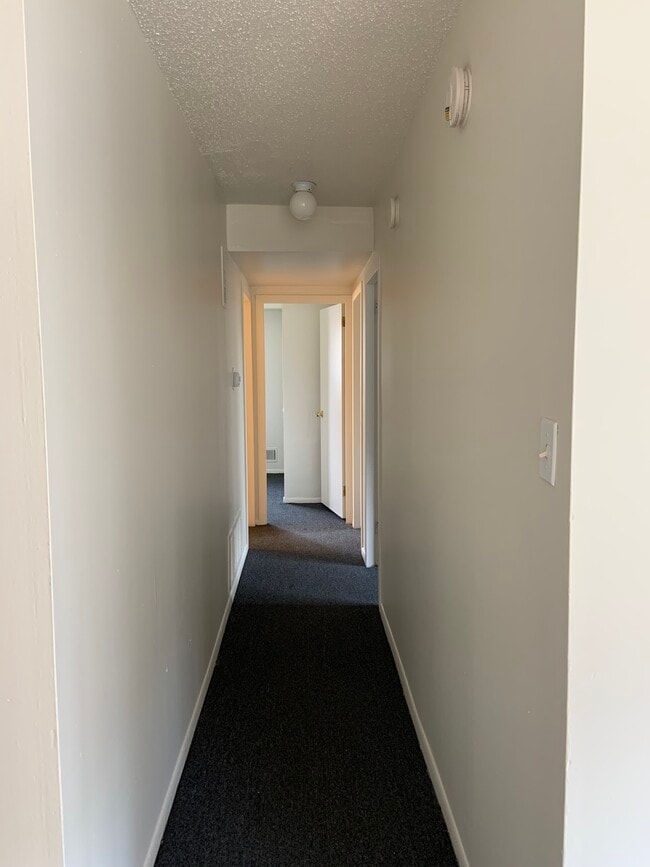 Building Photo - 424 W Goethe St