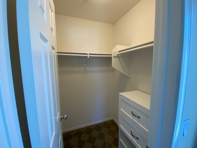 Building Photo - *Move in Special*2 story 4 Bedroom Home located in Amber Woods Community