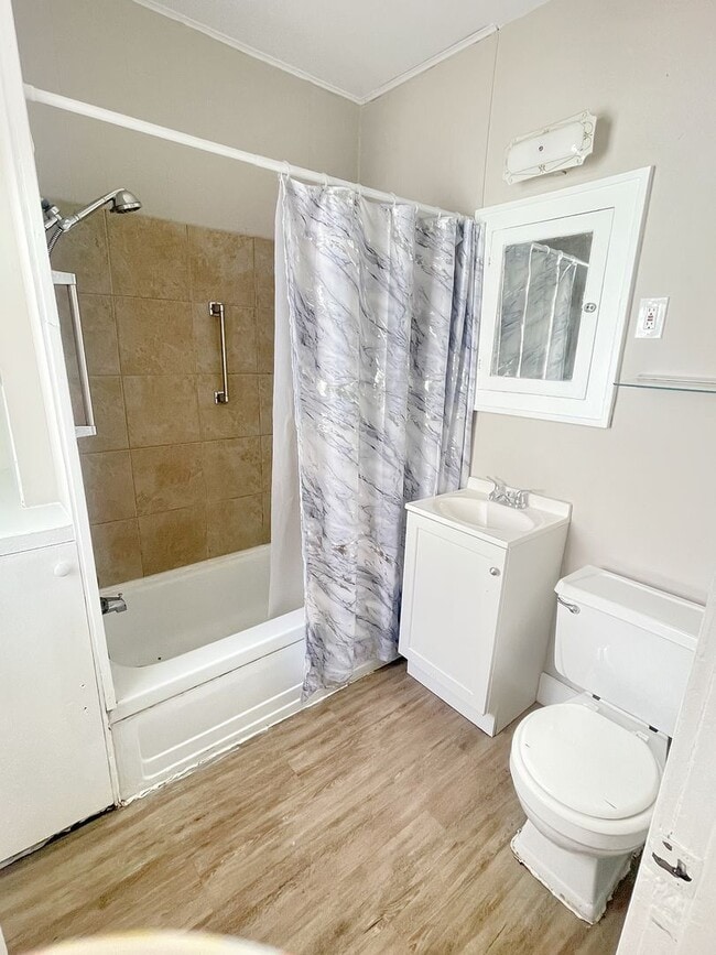 Building Photo - 415 Harlan Ave NE