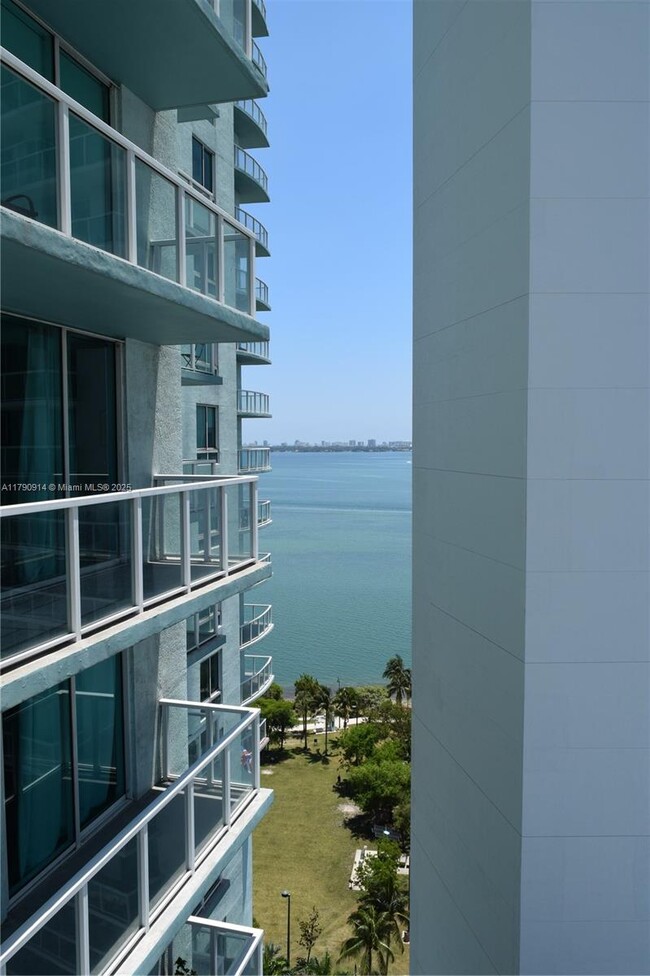 Building Photo - 1900 N Bayshore Dr