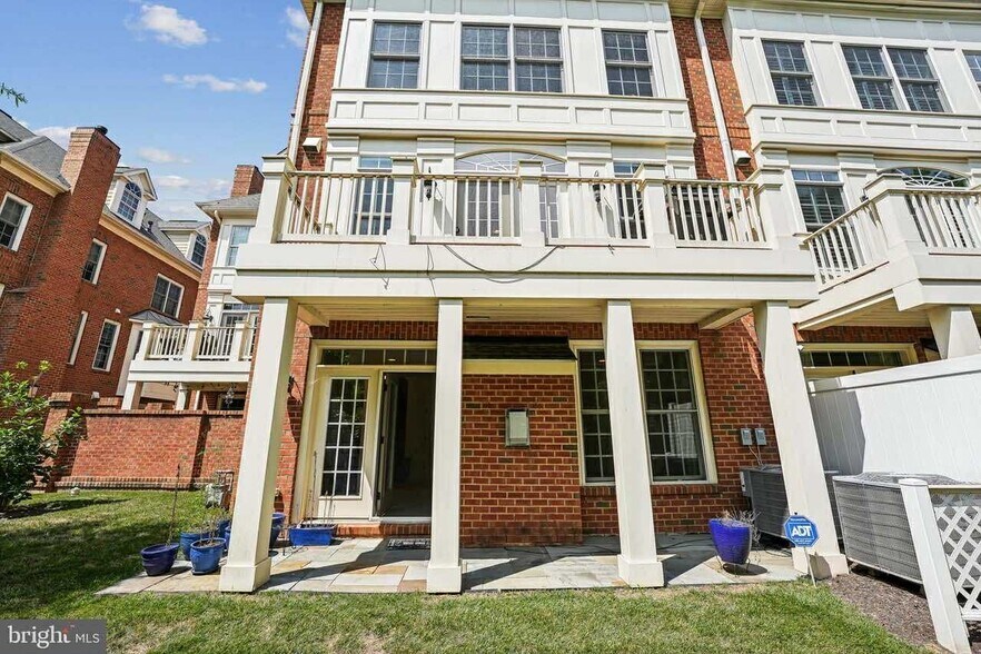 Building Photo - 10669 Yorktown Ct