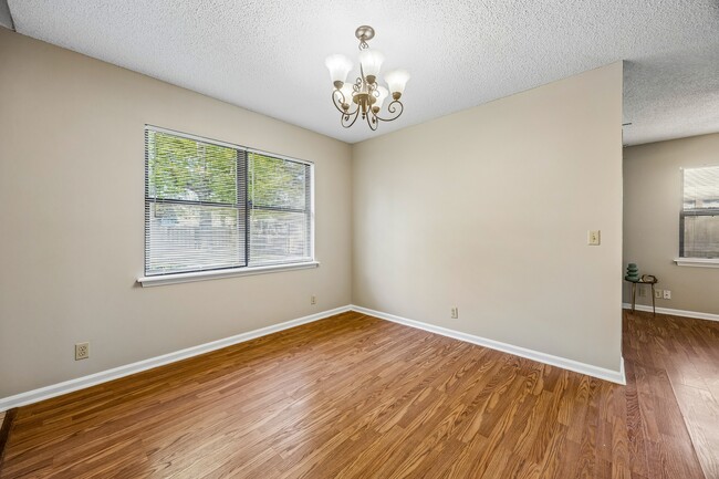 Building Photo - 132 Woodvalley Ct